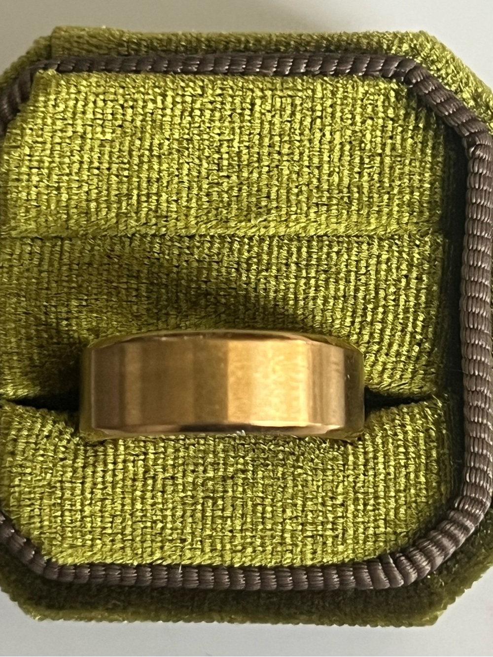 Classic/Sleek Unisex Titanium Steel Gold Polished Finish 8mm Band Size 9